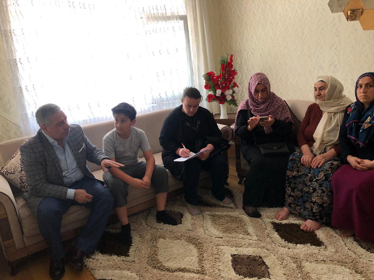 AkUmraniye's tweet photo. Ümraniye'de ikamet eden komşularımızın evlerine Mahalle teşkilat mensuplarımız vesilesiyle  misafir oluyor, gönül köprüleri kurmayı sürdürüyoruz. #DahaGüzelOlacak @mahmutemin58 @iyildiriminfo @akpartiistanbul @umraniyeakgenc @akkadinumraniye https://t.co/MA8qUh56md