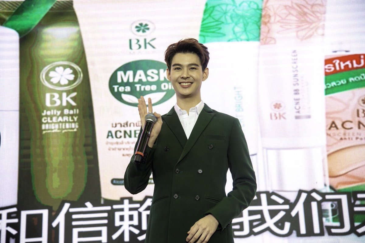 BKmaskofficial's tweet photo. วันนี้แอดมินก็ไม่พลาดเอาภาพบรรยากาศงาน China Beauty Expo'2019 วันที่ 21 พฤษภาคม 2562 กับ น้องเซ้นท์ และแฟนคลับชาวจีน ที่ใกล้ชิดกันแบบ exclusive สุดๆ มาฝากกันค่ะ งานนี้ประทับใจสุดๆไปเลยค่ะ ❤️ #SaintsupxBKacneThailand #Saint_sup https://t.co/aFAnM6ubFf