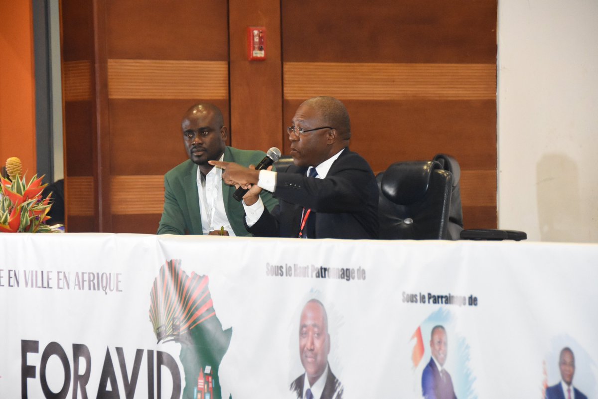 FORAVID_'s tweet photo. @Gouvci @OulotoD @MINASS_CI #FORAVID #FORAVID2019
1er panel du #FORAVID: Quelles politiques pour les villes Africaines?
Panel qui s'est voulu riche en questions et suggestions en vue de l'amélioration des politiques de nos villes. https://t.co/8aXmQyrIhQ