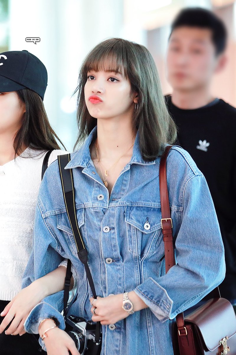LoyaLisa27's tweet photo. Haaaaaaaaaaah....
You're gonna love me more.

#AISXLISA 
@AIS_Thailand

Haynaku Lalisa, I love you the most. Muamua 

© https://t.co/MEEE2n6i7i