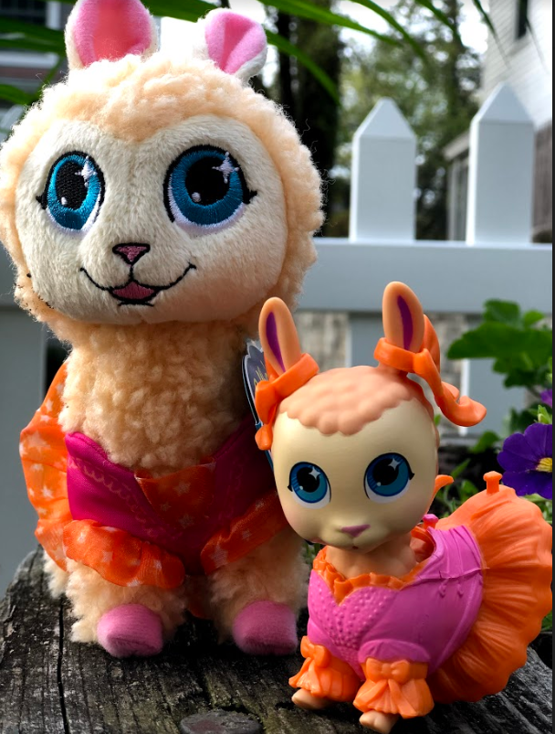 JAKKStoys's tweet photo. What's better than one adorable llama? Two! #twintuesday #whosyourllama https://t.co/TypAv0ovhM
