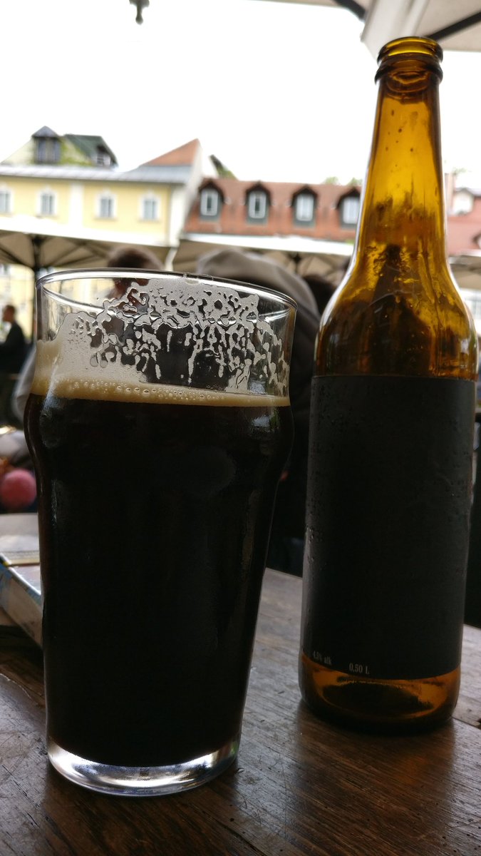 DaveLeSpring's tweet photo. @HumanFishBrewer this is some excellent stout you make here, great stuff! 👌 Also, love the braille lable! 😁 https://t.co/GsqobpXF3y