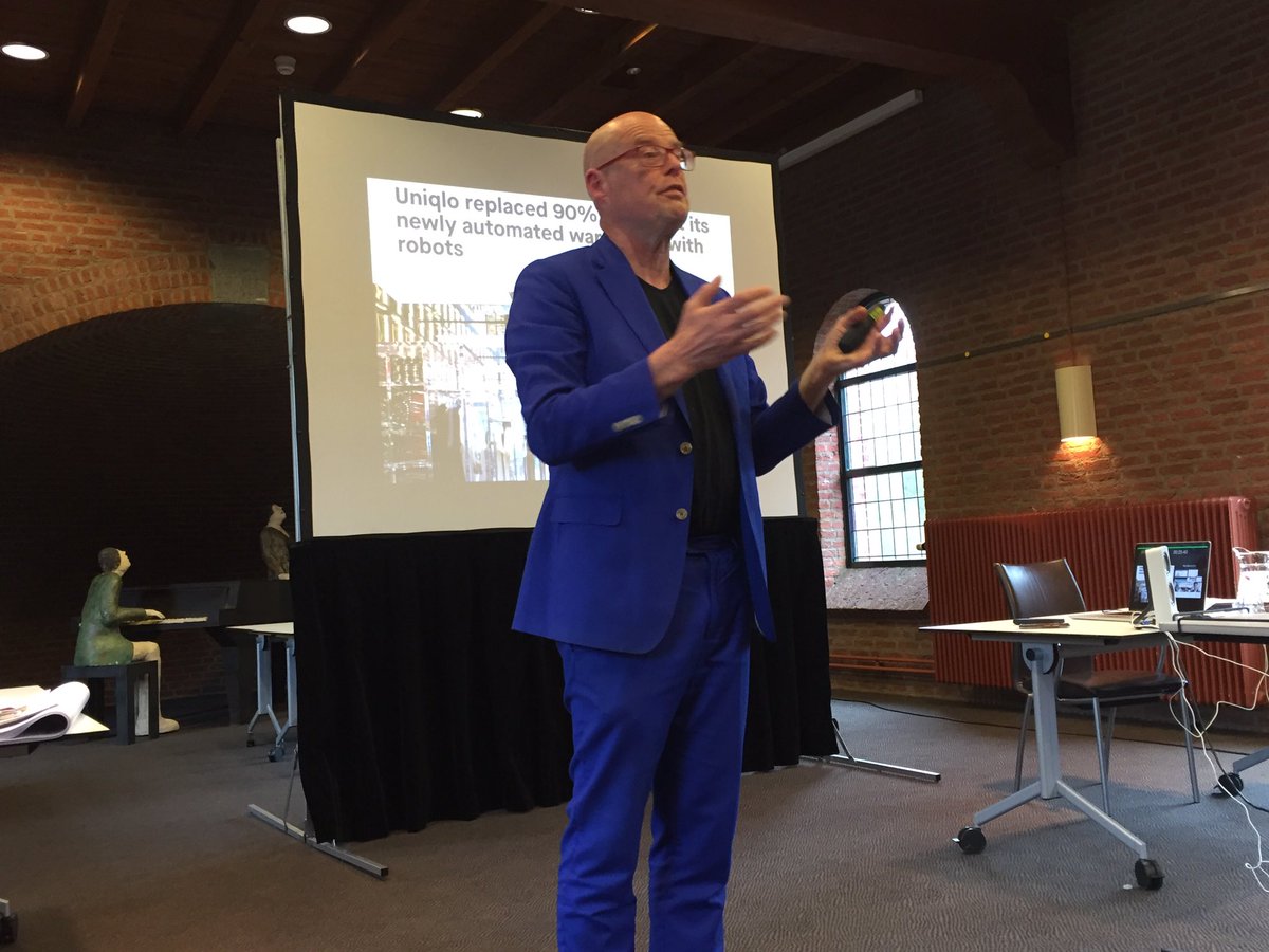 Mayows's tweet photo. Innovatie en trends 2020 van @vincente tijdens de sectordag van Verzekeren. #trends #werkenbijdela https://t.co/AI3AXNHpFR
