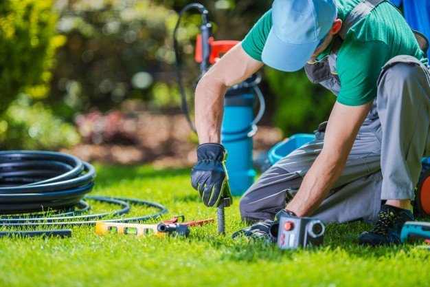 prosecurityplus's tweet photo. Jardinagem para condomínios e prédios trazem diversas vantagens, além de proporcionar um aspecto melhor para o ambiente. Mas não podemos nos esquecer da importância de uma boa manutenção. Confira algumas dicas para manter a jardinagem em dia: https://t.co/PdETpXuBno https://t.co/zuHCcVhs4L