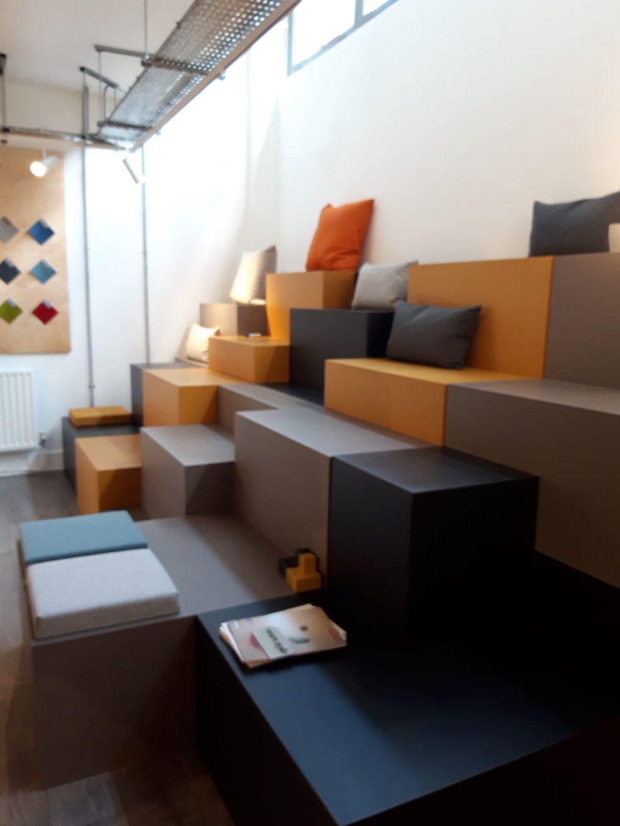 amhworkspace's tweet image. Hello Huddlebox! We&apos;re a huge fan of @workagileuk&apos;s tiered seating, resting with a nice glass of prosecco too 🍾@CDWfestival #cdw2019 #huddlebox #tieredseating