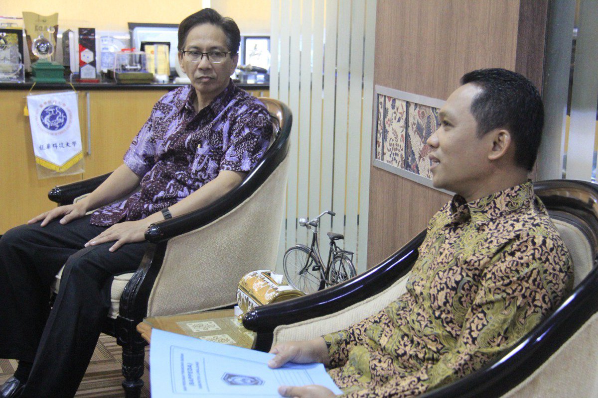 ITS Siap Bantu Lumajang Kembangkan Daerah dengan Teknologi: Kampus ITS, ITS News – Tidak hanya menyelenggarakan pendidikan akademik, perguruan tinggi juga memiliki peran dalam membantu pemerintah meningkatkan kesejahteraan di masyarakat. Selaras dengan… dlvr.it/R57PKz