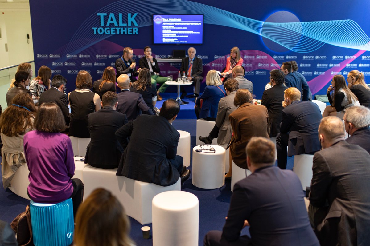 MedirexGroup's tweet photo. The field of genetics is a big mystery that draws great interest, as evidenced by the packed auditorium during today's discussion about Advances in Genetics for better health. Big thanks to our Chief Scientific Officer in Genetics Gabriel Minarik who answered all of the questions https://t.co/M6IwkFhro2