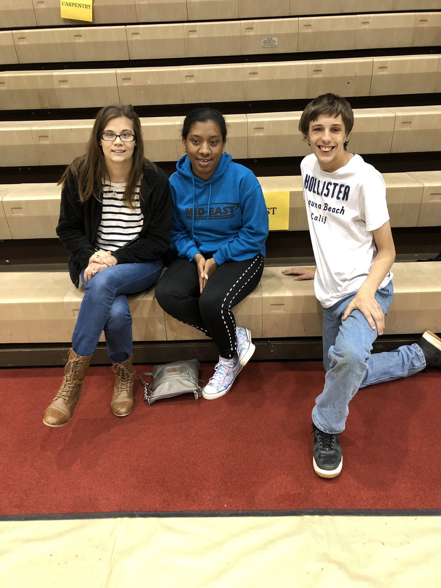 MECTCBEST's tweet photo. Graduation practice https://t.co/ilNrAd4k0G
