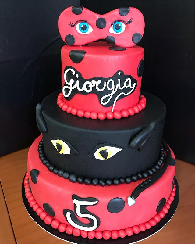 Lovelytutorials Thank You Ivana Bellino For Gorgeous Lady Bug Cake Sharing With T Co Hg6zweg2ef Sugarpasta Cake Cakes Cakedesign Ladybug Cakeideas Food Cakedesigners T Co Mmcfsz6f1x
