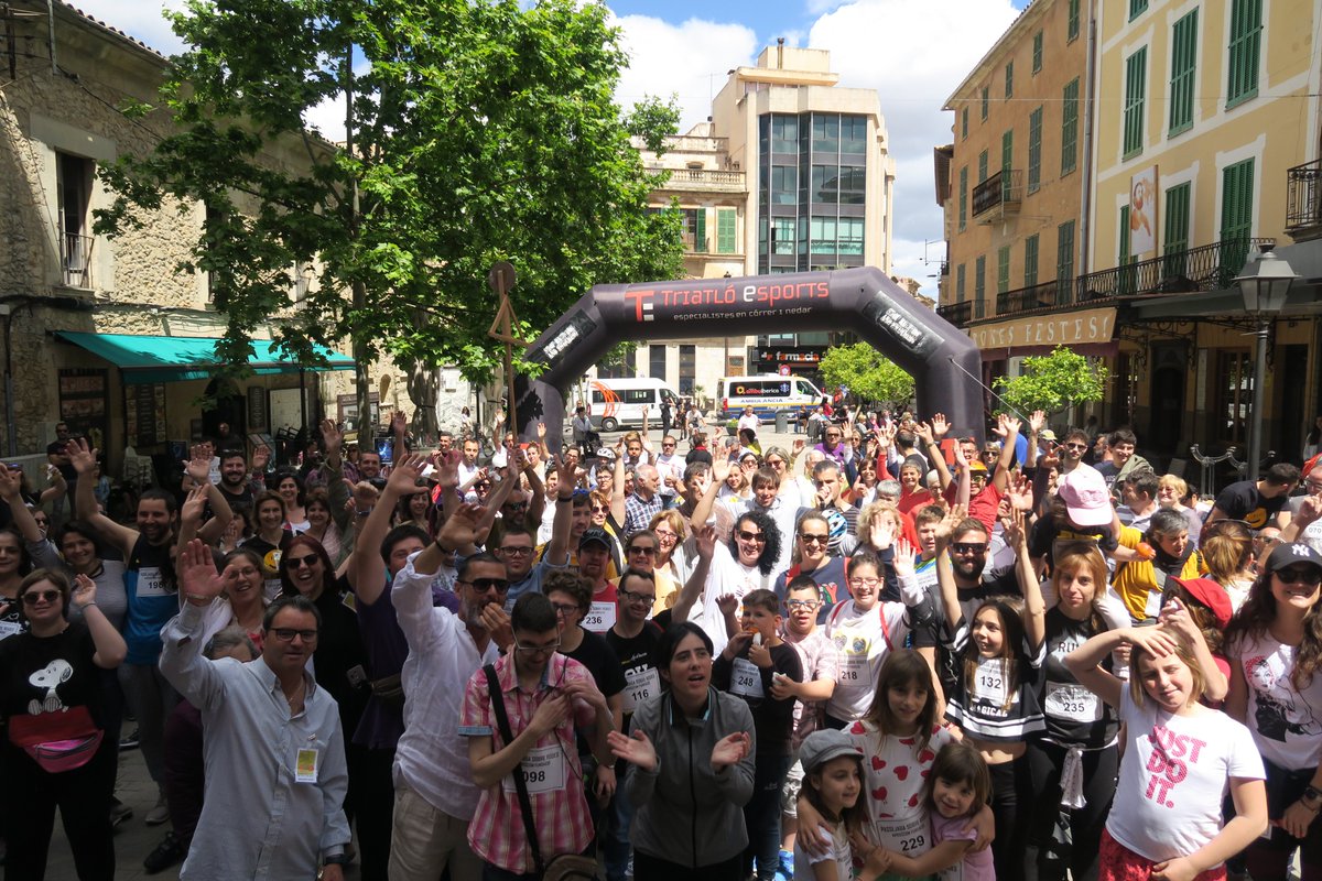 aproscom's tweet photo. 🎉 La Passejada sobre Rodes va ser tot un èxit! 
Moltès gràcies a totes les persones que vàreu fer possible aquesta festa plena de diversitat, alegria i inclusió. 🧡🧡🧡

#agafalaroda #inclusió #aproscom https://t.co/c55F9NiDaz