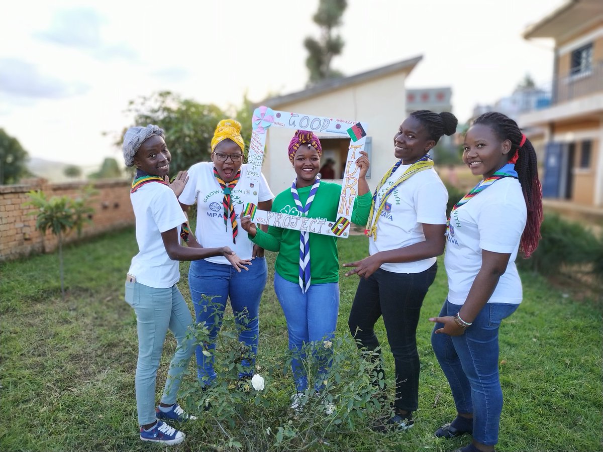 YessMpanazava's tweet image. Today we had our Good turn Community project with CFP Ambohidratrimo. We made a kitchen garden using plastics bottles

@wagggs_world
@Norecno
@YESS_Girls
#GOODTURN
#KITCHENGARDEN
#RECYCLE