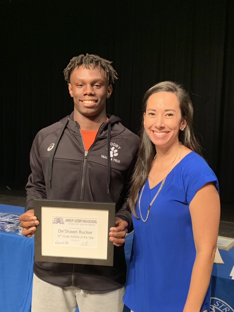 Congratulations to our 2021 Male and Female Athlete of the Year, De’Shawn Rucker & Kimaniy Dorsey