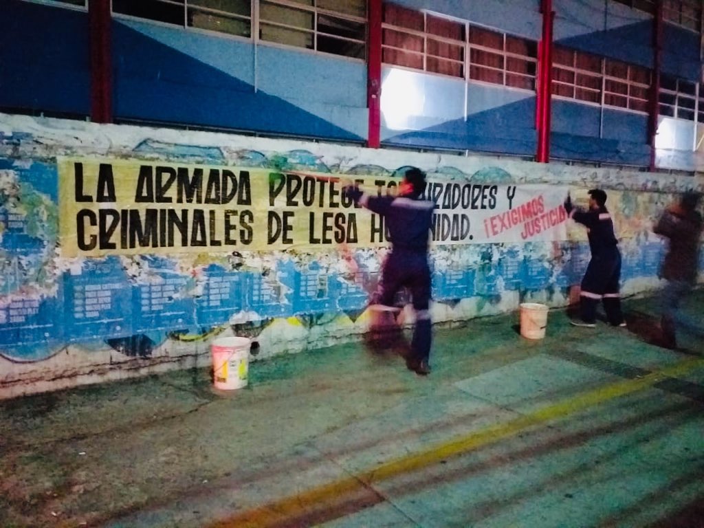 PCdeChile_Valpo's tweet photo. ⭕️ @AFDDChile y @AFEPChile Valparaíso, exigen justicia y el fin de la impunidad para la @Armada_Chile. No olvidamos el papel que jugaron para perseguir, torturar y asesinar chilen@s durante la dictadura #21May #GloriasNavales #MemoriaVerdadJusticia https://t.co/fu8BOv0upk