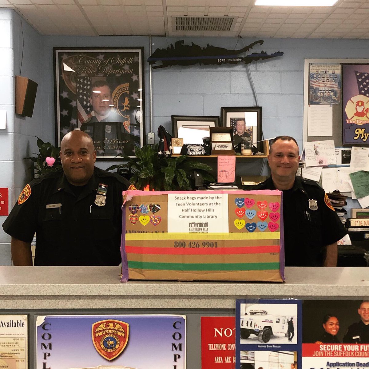 SCPD2ndPrecinct's tweet photo. Today at the @HalfhollowhillLibrary the teens made snack bags for #SCPD 2nd Precinct Officers to show their appreciation for their local police officers! The #2ndPrecinct would like to give a big thank you to their generosity. Officers always enjoy a good snack 😊 https://t.co/gUjk7O7oU8