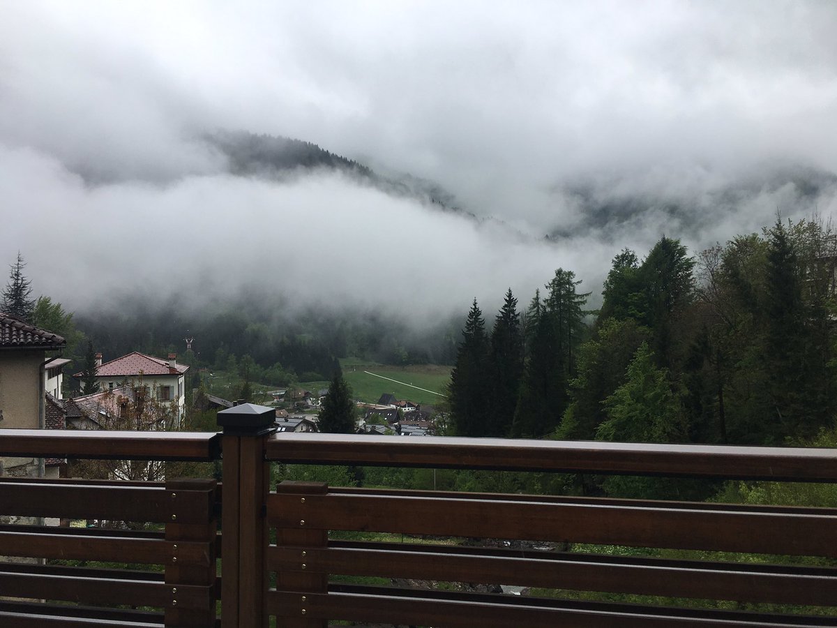 renatapolverini's tweet photo. Aspettando @Sandra_Savino a #Ravascletto #FVG sembra #inverno  è bellissimo @forza_italia @GruppoFICamera @fvgfigiovani @Forza_ItaliaFVG #ElezioniEuropee2019 #votaforzaitalia #scriviberlusconi #scrivisavino https://t.co/EiQL44rsNa