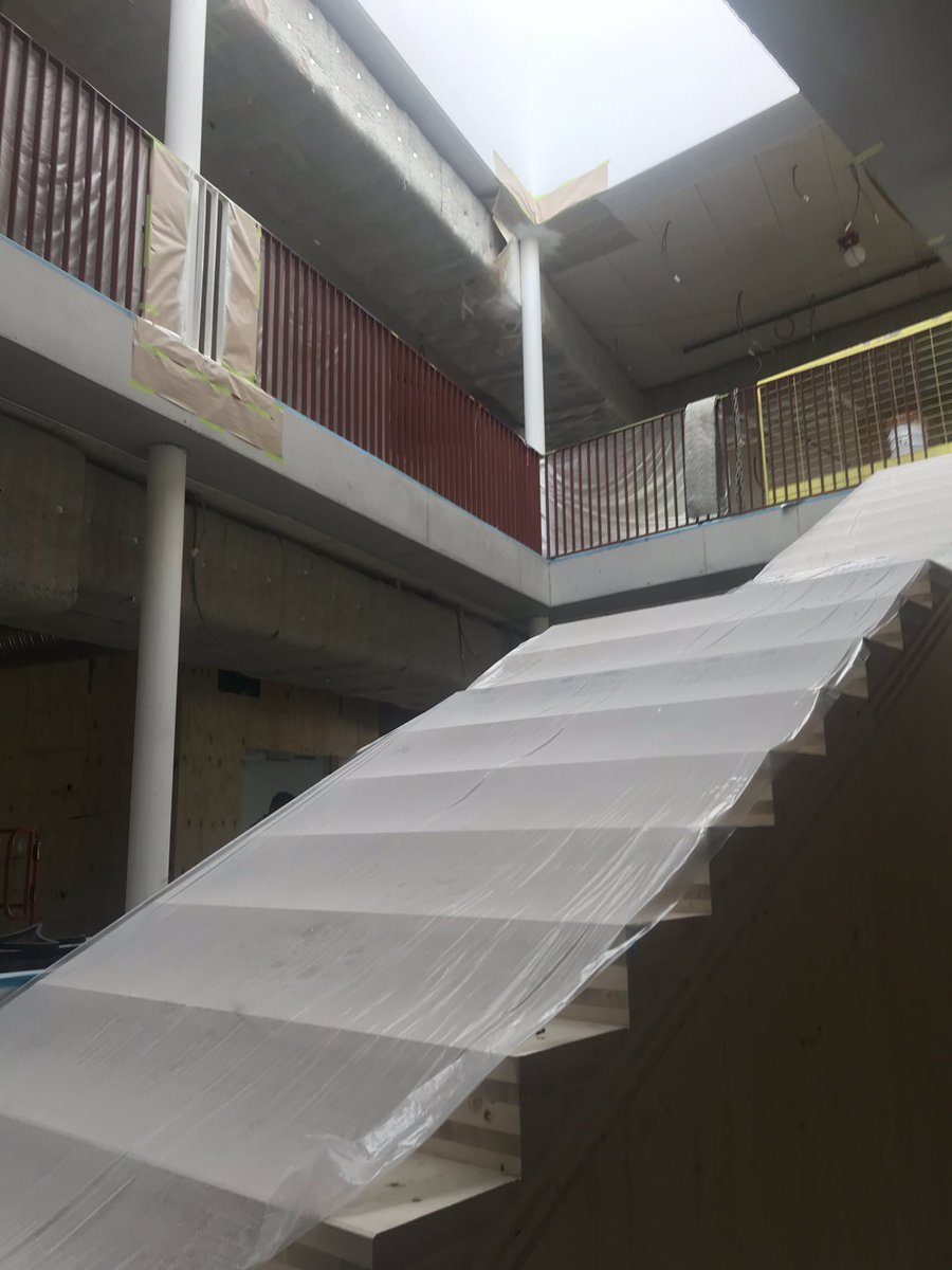 Visning av nya Tegelhagsskolan och beskrivning av bakgrund till varför den ser ut som den gör. Skolgården flyttar in och skolan flyttar ut. Underbart att se från plan till verklighet #utepedagogik #IT #tegelhagen #solskol