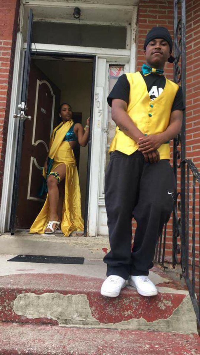 8ukuru's tweet image. How my boy and his girl pulled up to prom ya dig🧘🏾‍♂️ 🔥 #lightflex #prom2k19  #promkillas