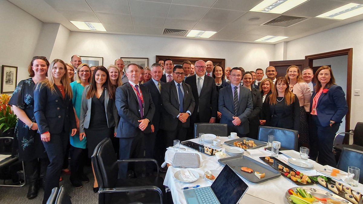 shelagh_sw's tweet photo. QUT EMBA prepare to meet HMCTS Challenge in London. Lunch and networking first with High Commissioner George Brandis and Agent General Linda Apelt in #Queensland Room, Australia Centre #QUTMBA #QUTEX #QUTMedia #QUTBS β¦@AusHCUKβ© β¦@TIQld_Londonβ© https://t.co/8YKmFcnhg6