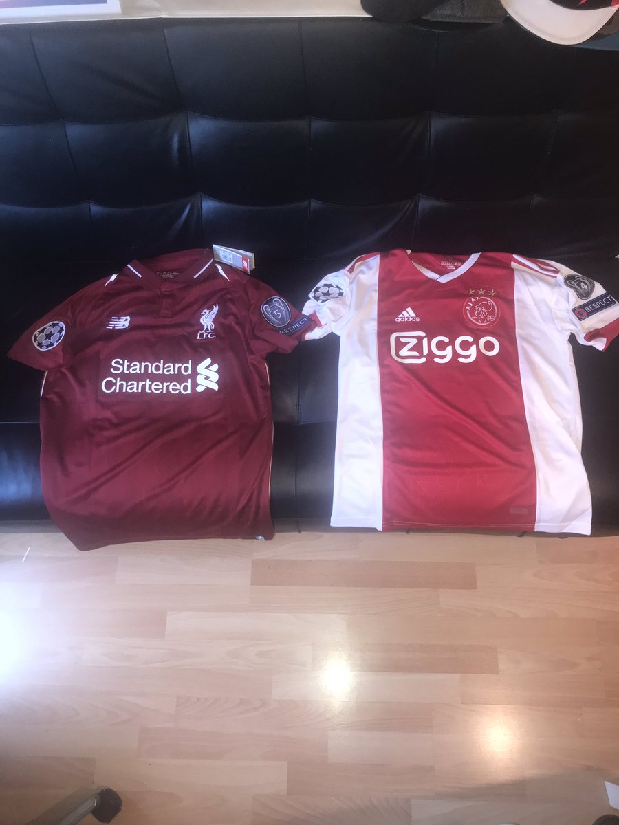 blonstark's tweet photo. Dos de los equipos que más me han impresionado en esta Champions. Gracias por el regalazo @FutStore21_ !! https://t.co/3zUTg3A8bd