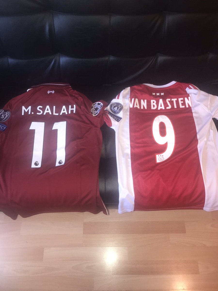 blonstark's tweet photo. Dos de los equipos que más me han impresionado en esta Champions. Gracias por el regalazo @FutStore21_ !! https://t.co/3zUTg3A8bd