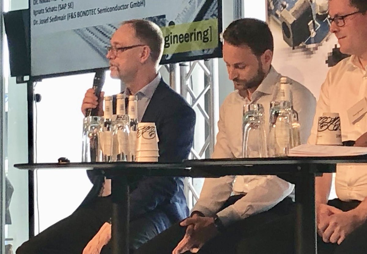 VDMAonline's tweet photo. „Das wirklich profitable Geschäft machen wir, wenn wir schnell sind - dafür braucht’s Startups“ Dr. Josef Sedlmair von F&S Bondtec zeigt, wie agil kleine Unternehmen unserer Industrie mit #Startups zusammenarbeiten. #hackeng #vdmafb https://t.co/adB9DL8h8l