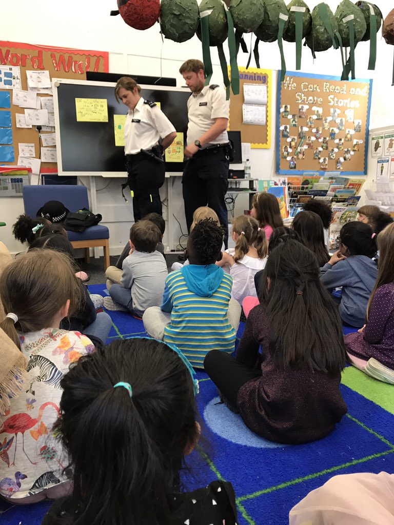 MPSHolborn's tweet photo. Holborn and Covent Garden officers had the pleasure of visiting Christopher Hatton primary school today. We talked about staying safe, showed the children our kit and how to use it, they tried the uniform on and challenged us with many questions. #schoolengagement #policelesson https://t.co/4FeF1sSwNy