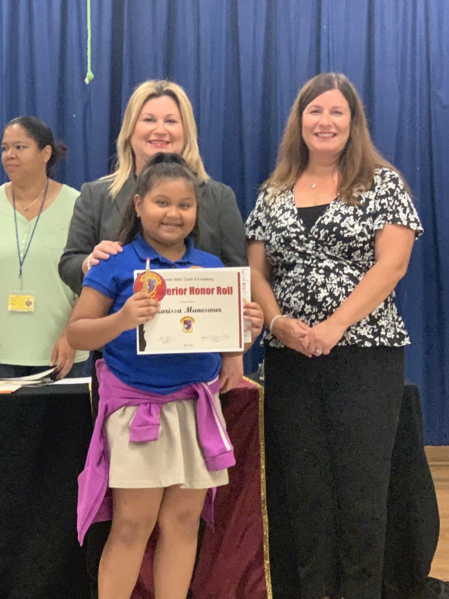 K8_Dragons's tweet photo. Congratulations to the 2nd and 3rd grade students who were recognized at our Honor Roll Ceremony! @MDCPSSouth @LVazquezRios @MDCPS #bowmanashedoolink8 #dragonsdominate https://t.co/YU6f5SC3WP