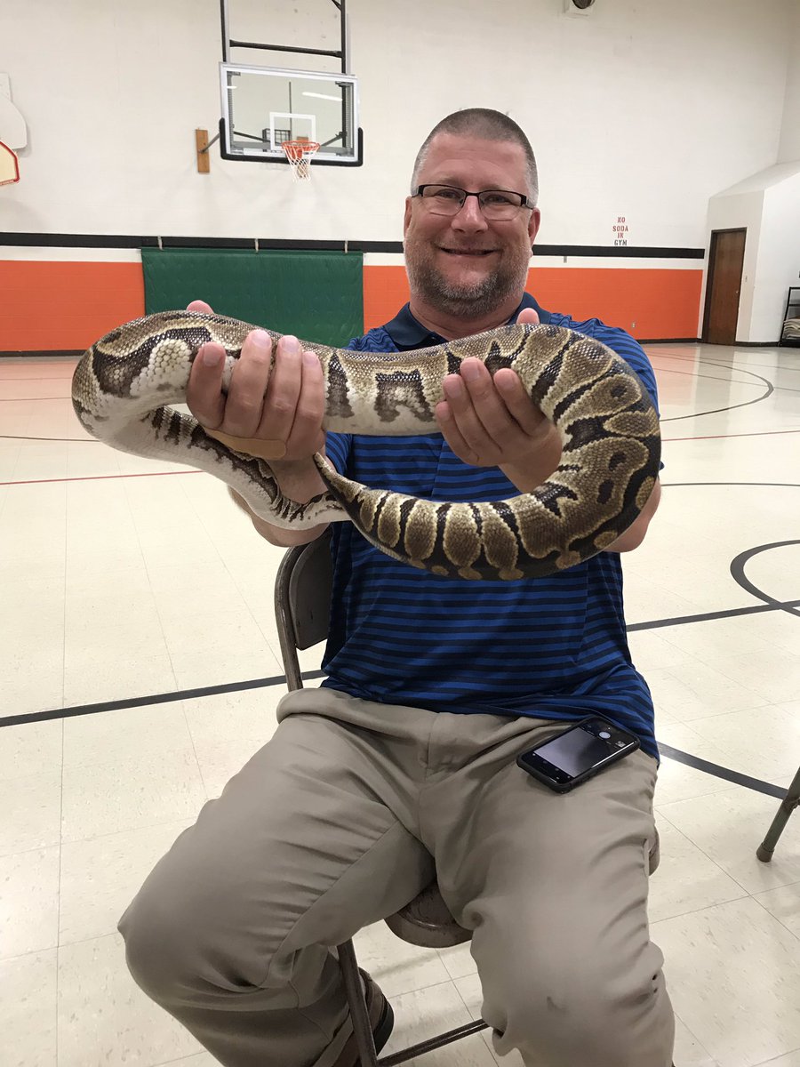 junge_andrea's tweet photo. Anything for the kids, right @wesclin_nbe ? #wesclinwarriors https://t.co/yqO2MhvkPq