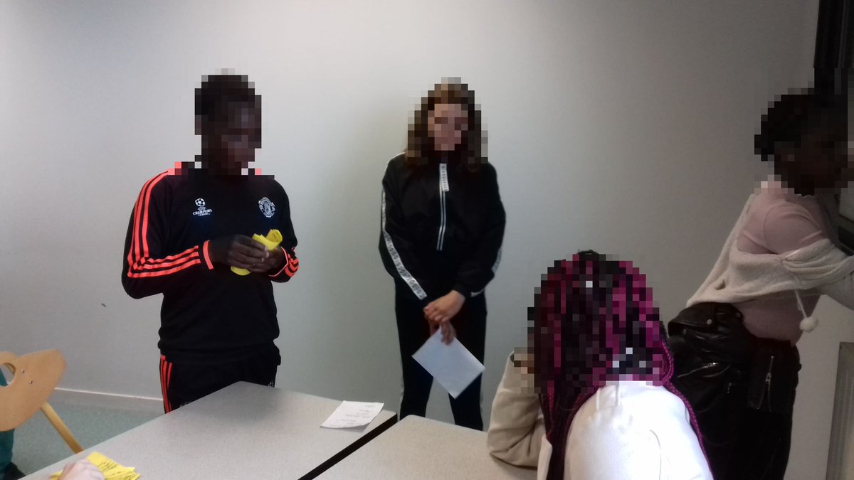 Cm1Tony's tweet photo. Hier nous sommes allés au collège @ronsard86 pour faire des jeux #LYDP  avec les 6ème. On s'est amusé ! Cela consistait à échanger avec eux et à voir s'ils avaient lu les livres. L'équipe qui avait le plus de points gagnait. Bravo à eux ! 👏 Clarisse &amp; Saad https://t.co/lD9Wqw9Waz
