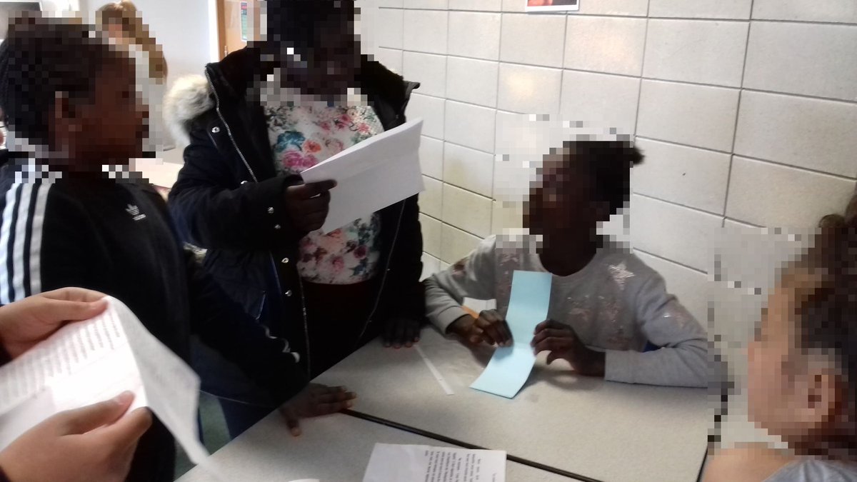 Cm1Tony's tweet photo. Hier nous sommes allés au collège @ronsard86 pour faire des jeux #LYDP  avec les 6ème. On s'est amusé ! Cela consistait à échanger avec eux et à voir s'ils avaient lu les livres. L'équipe qui avait le plus de points gagnait. Bravo à eux ! 👏 Clarisse &amp; Saad https://t.co/lD9Wqw9Waz