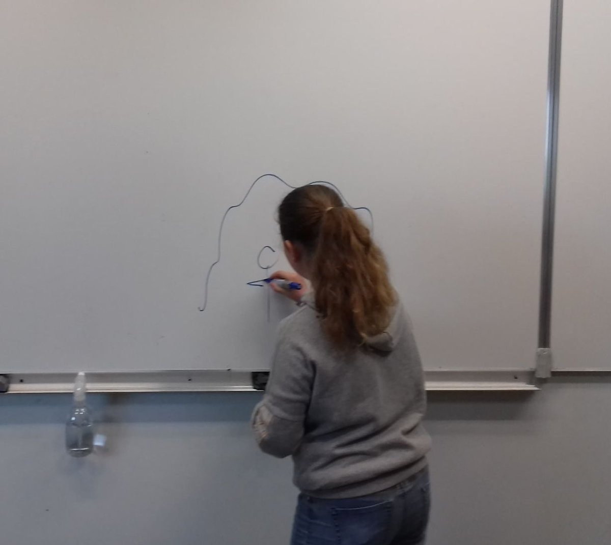 Cm1Tony's tweet photo. Hier nous sommes allés au collège @ronsard86 pour faire des jeux #LYDP  avec les 6ème. On s'est amusé ! Cela consistait à échanger avec eux et à voir s'ils avaient lu les livres. L'équipe qui avait le plus de points gagnait. Bravo à eux ! 👏 Clarisse &amp; Saad https://t.co/lD9Wqw9Waz
