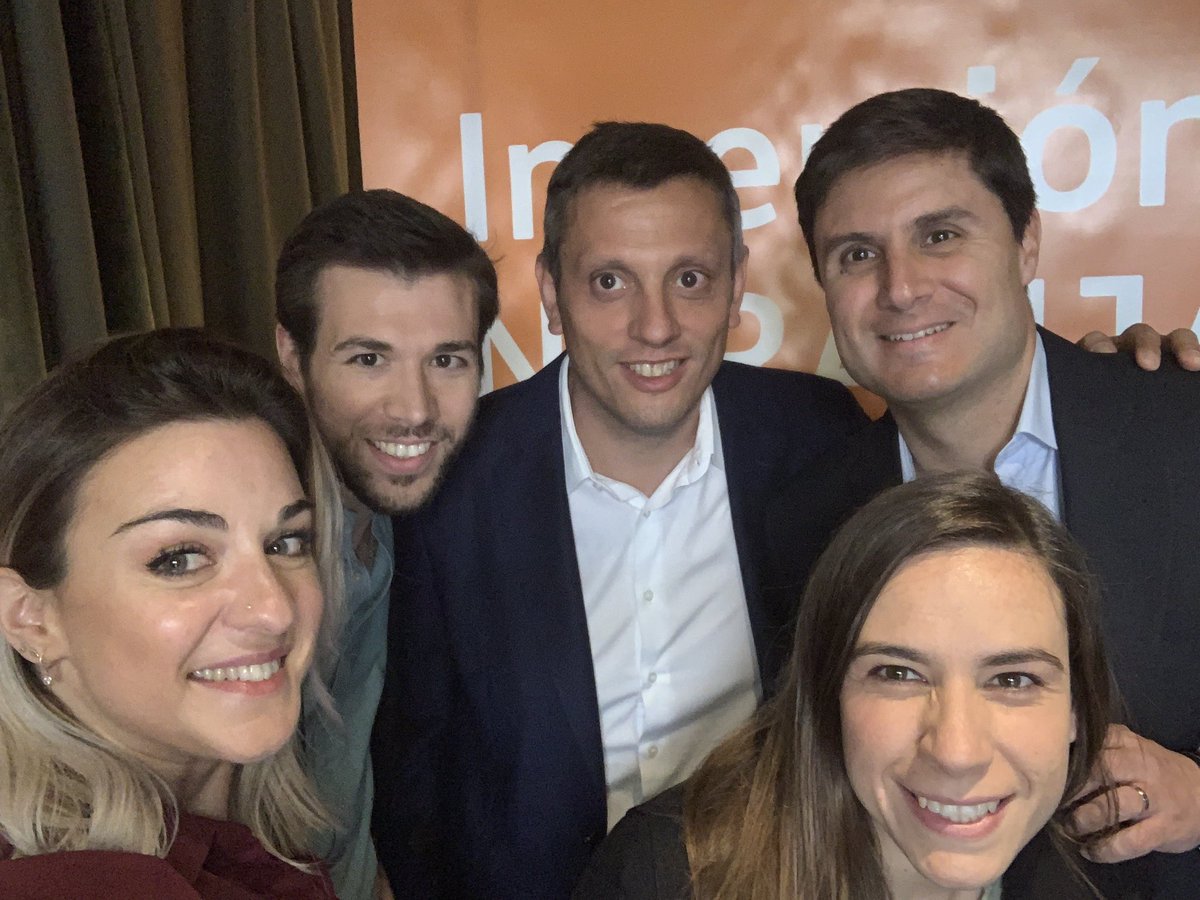 blancabebs's tweet photo. Equipazo!!! Una pequeña representación del gran equipo de Inversión Naranja + #todoenuno #elmundoentumano #peopleinprogress https://t.co/95Odsm6BQZ