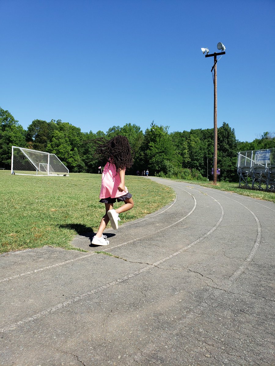 RobertsRascals's tweet photo. Tried really hard to catch us in the act of the @_thedailymile today, but we were running so quickly! 

#howiparticipate #fitforlife

@thedailymileUSA @AGHoulihan @ParticipateLrng @participate @jttopp @hembybridge @thedailymile_ie @UCPS_MonroeNC https://t.co/E26Gn9poWY
