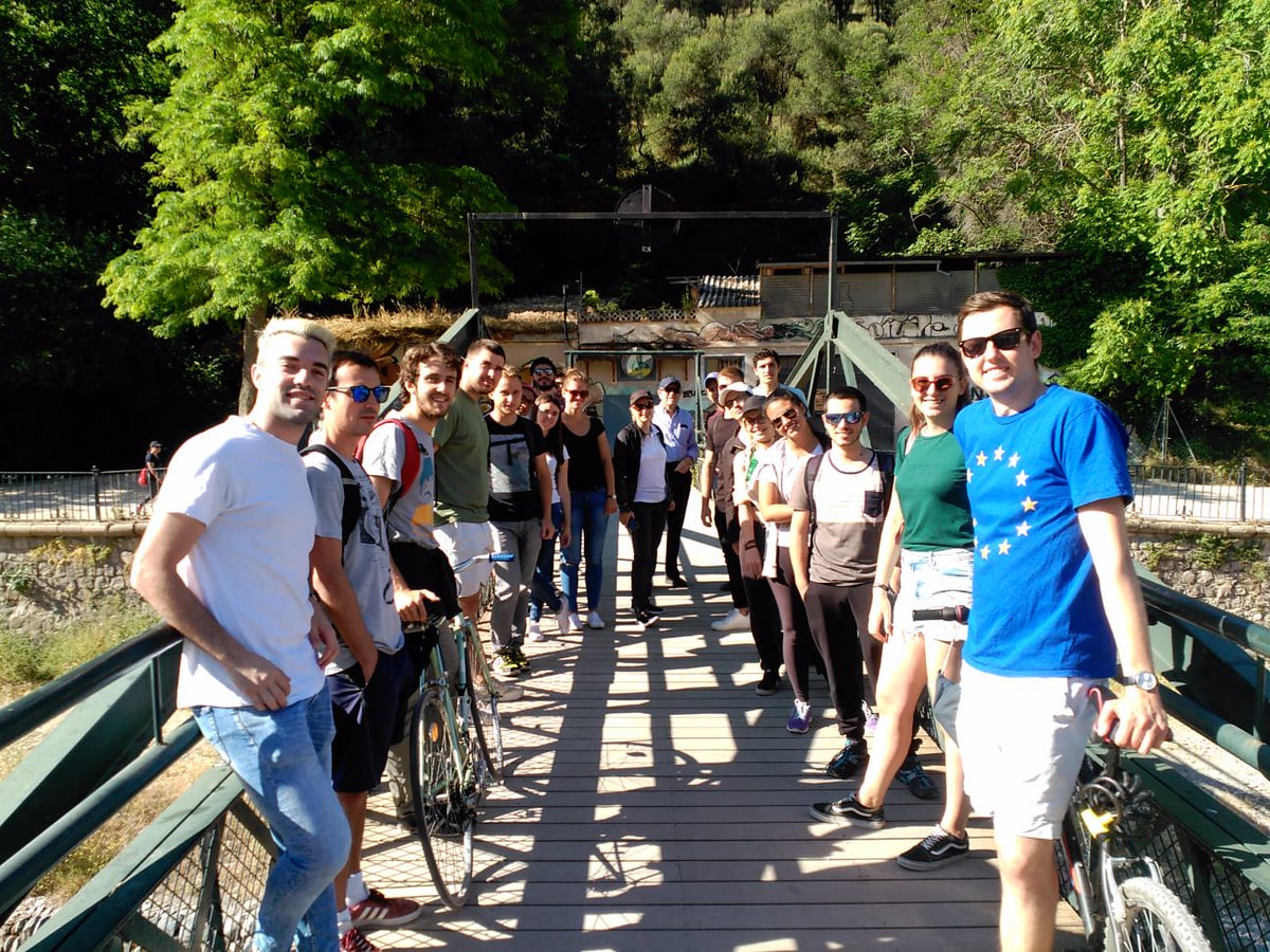 ETSCaminosUGR's tweet photo. Hoy, los estudiantes de 'Urbanismo' y 'Sistema Hídrico' de la @ETSCaminosUGR han visitado la Acequia Gorda y el encauzamiento del río Genil acompañados por profesor Pedro Ferrer. https://t.co/eHblJzYtXY