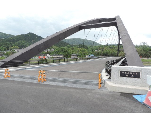 滝原 渡 Takihara Wataru En Twitter こちらは瀬田川令和大橋の伊賀市側です 実は竣工年月のプレートが差し替えられました