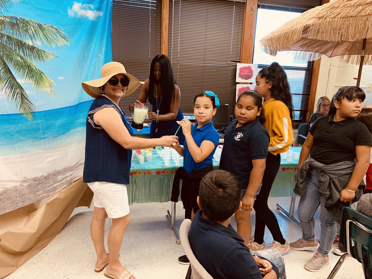 Literacy Summer Event @ McInnis Elementary.  Migrant collaborating with the the Parenting Center (Mrs. Montalvo) during our reading summer Literacy Event.  Here are our students learning and enjoying all about Caribbean Islands.  #loveourstudents#💪🏼readingevent