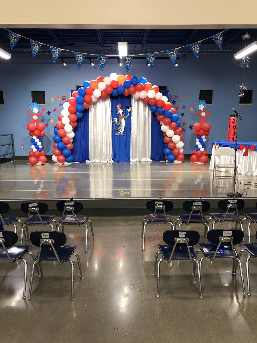 AHAHSprincipal's tweet image. We are ready!! Kinder Promotion #2031 #Mtview #Zone2 #graduationwithopportunity @ABQschools