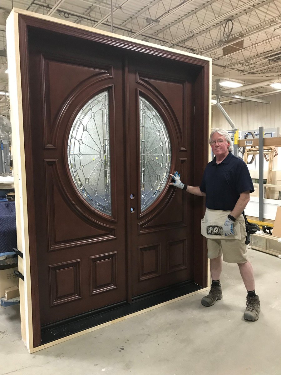 builtbybrosco's tweet photo. Bill and the Hatfield shop recently finished up work on this @JELDWEN #IWP #doubledoor – impressive!
#KeepCraftAlive #BuiltByBROSCO #BROSCO #JELDWENDoors #HatfieldMA #MaineBuilders #VTBuilders #NHBuilders #MABuilders #CTBuilders #RIBuilders #NYBuilders #NJBuilders https://t.co/Mw6NhGM1Z3