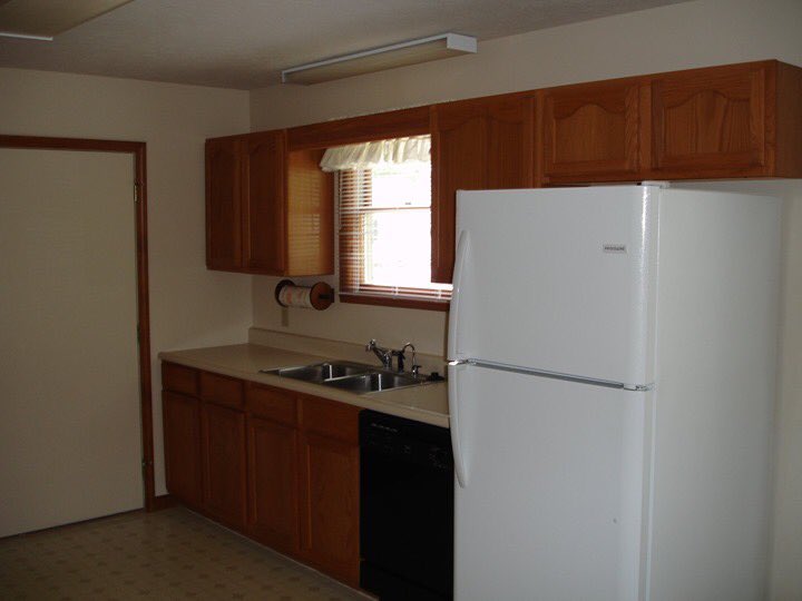 keithrealty1's tweet photo. NEW LISTING! Condo at 328 Wayne Street in Spencer for $129,900. It's a 2 Bedroom, 2 Bath on one level with a 2 car attached garage. Located close to the fair grounds but on a dead end street. Enclosed sun room on back. Large living room, lots of cabinets in kitchen. https://t.co/JV9DdPZ0F3