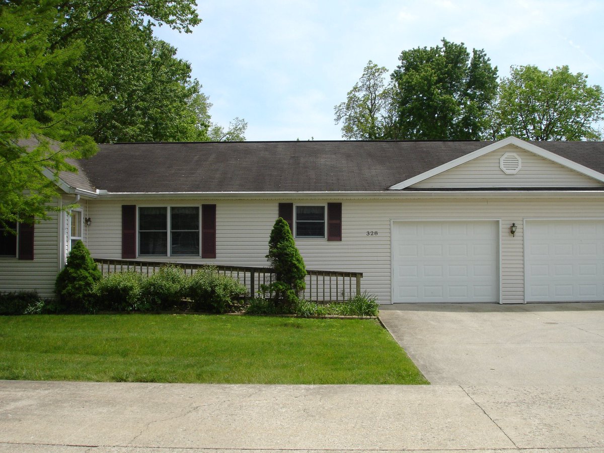 keithrealty1's tweet photo. NEW LISTING! Condo at 328 Wayne Street in Spencer for $129,900. It's a 2 Bedroom, 2 Bath on one level with a 2 car attached garage. Located close to the fair grounds but on a dead end street. Enclosed sun room on back. Large living room, lots of cabinets in kitchen. https://t.co/JV9DdPZ0F3