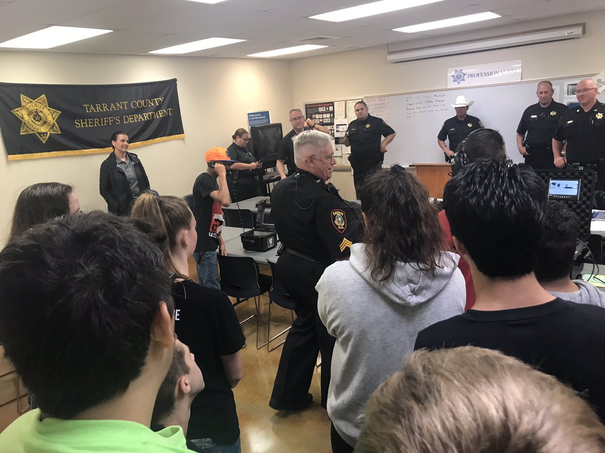 baylor1995's tweet photo. Learning about hostage negotiation at Tarrant County Sheriff’s office .... A Day in the Life #HMSYES2019 https://t.co/vbgjBtj1or