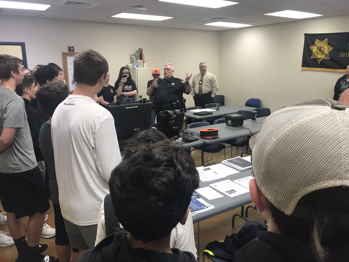 baylor1995's tweet photo. Learning about hostage negotiation at Tarrant County Sheriff’s office .... A Day in the Life #HMSYES2019 https://t.co/vbgjBtj1or