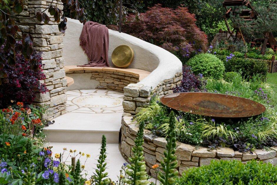 The_RHS's tweet photo. Miles Stone: The Kingston Maurward Garden celebrates 70 years of @tweet_kmc in its education of future professionals; a calming, romantic space inspired by the rich history of plant collections at the college. #RHSChelsea https://t.co/4rGsM2IIbW 

@AdaptLandscapes @milesstoneuk https://t.co/WkN8oNzV94