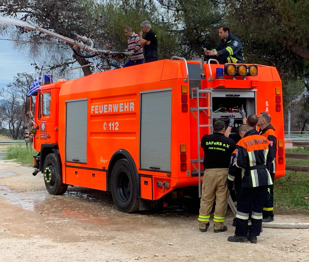 SAFeRS_eV's tweet photo. Great to see our biggest project so far being completed! The voluntary fire station Neos Voutzas located in midst of the deadly Mati fire area has received two #upcycled german fire trucks ahead of the 2019 fire season! 🇩🇪🇬🇷🚒🚒! https://t.co/jKuOBs8Bws