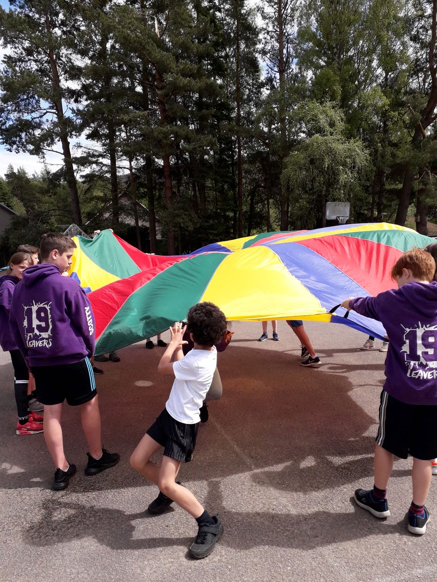 ASAberdeenshire's tweet photo. 9 P6/7 pupils from @BraemarSchool successfully completed their Play Leaders awards today.
They will now go onto leading lunch time games for the young pupils in the school.
Well done Braemar Play Leaders!
#playleaders #braemar #wwyp https://t.co/7rwzVyLSxg