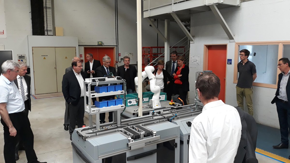 PromeoFormation's tweet image. Le CapLAB à Beauvais accueillait hier les membres de l’UIMM Hauts-de-France.
L’occasion pour eux de découvrir les nouveaux équipements pédagogiques de PROMEO que sont #CapLAB #CapFACTORY.  #FabriqueAvenir #smartfactory #industrie #capindustrie @uimm @UIMM_Picardie @BartouxBenoit