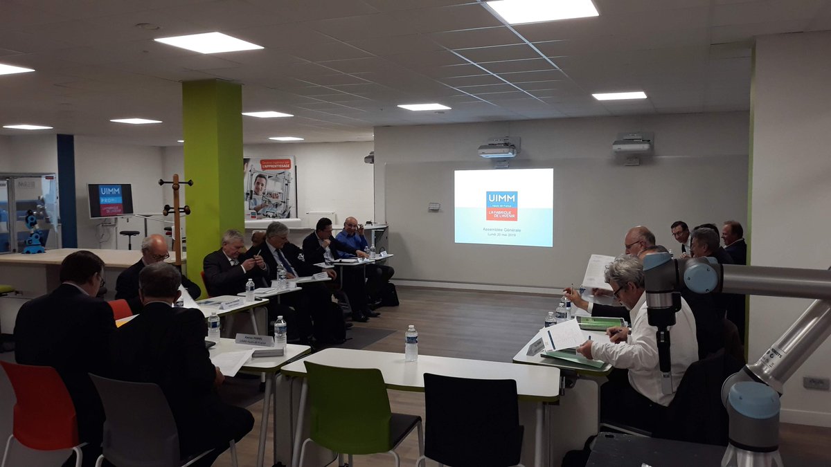 PromeoFormation's tweet image. Le CapLAB à Beauvais accueillait hier les membres de l’UIMM Hauts-de-France.
L’occasion pour eux de découvrir les nouveaux équipements pédagogiques de PROMEO que sont #CapLAB #CapFACTORY.  #FabriqueAvenir #smartfactory #industrie #capindustrie @uimm @UIMM_Picardie @BartouxBenoit