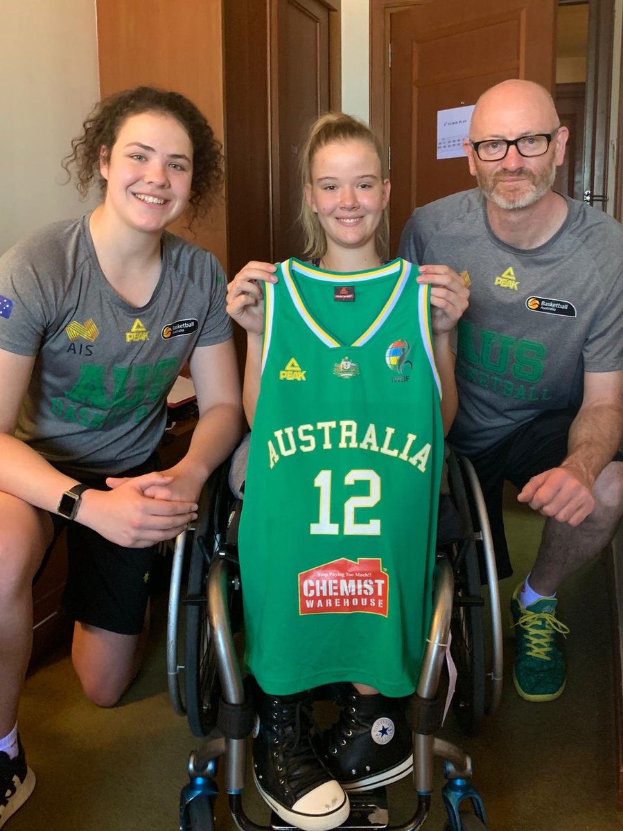 Had the honour today of being named captain of the U25 Aussie Devils team and presenting these rad group of ladies with their Australian singlets 🔥🇦🇺 now we only have 1 more practice left until we play our first game against Germany 👊🏻 #AussieDevils #nothinsexy #justthegrind