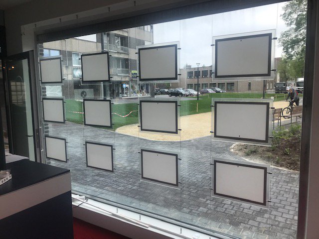 publiall's tweet photo. Voor #Immo #Bennysimons uit #Lummen realiseerden we #stickers #reclameborden #verlichte #kaders ! Van #ontwerp tot #plaatsing ... #publiall ! #Proficiat en #succes #Immobennysimons https://t.co/YeqcLvjQsx