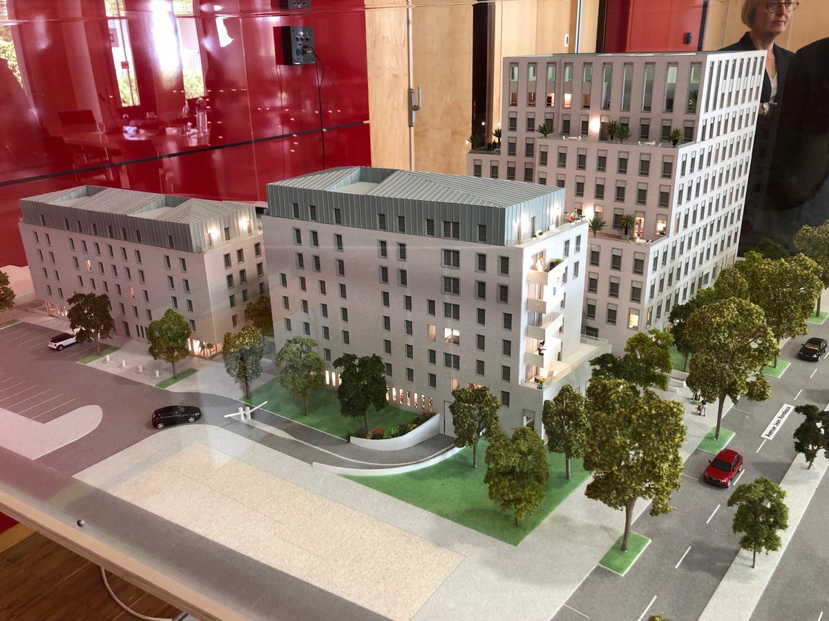 habitat_76's tweet photo. Découvrez la maquette du projet de construction de boulevard d’Orléans : un nouveau siège pour @habitat_76 et 67 logements disponibles à la location et location-accession ! Actuellement exposée à l’accueil, elle permet aux collaborateurs et futurs locataires de se projeter. https://t.co/QlKCEvIpFX